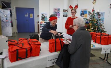 Distribution des colis de Noël aux ainés