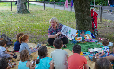 Histoires et animations sous l'arbre