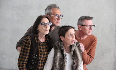 Ce que vit le rhinocéros lorsqu'il regarda de l'autre côté de la clôture • Cie Langues de Roche